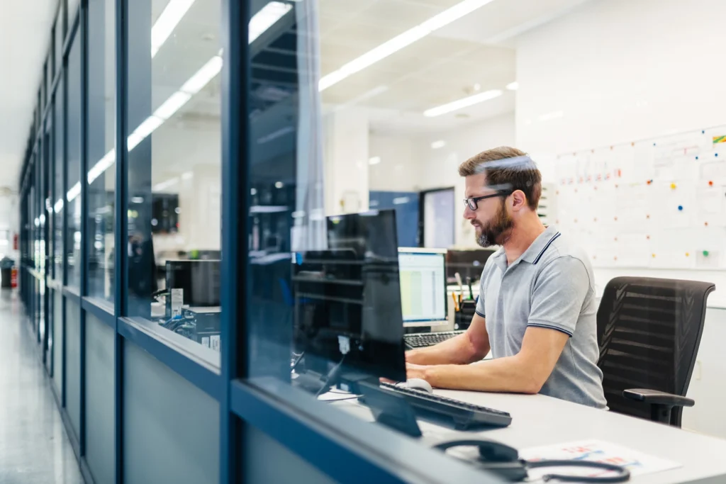 Country-Bank-worker-in-an-office-building-typing-on-computer-at-his-desk
