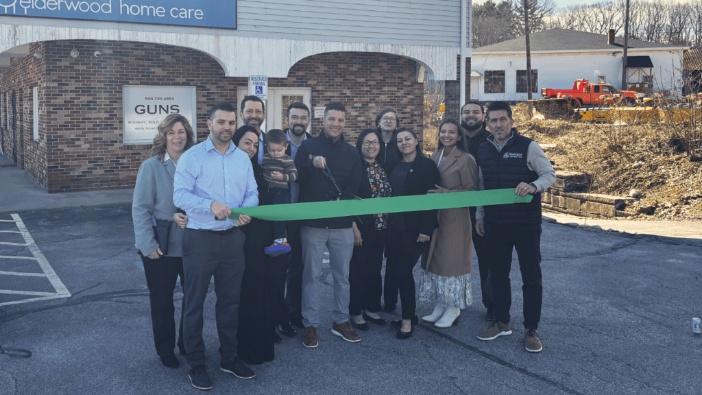 Ribbon cutting ceremony with the Restrepo and Country Bank teams present
